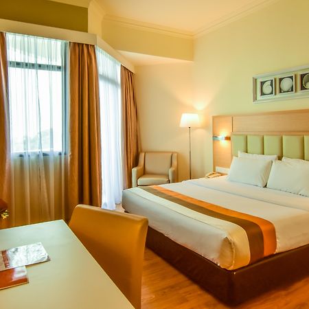 Hotel Sentral Seaview @ ​Beachfront Tanjung Bungah  Εξωτερικό φωτογραφία