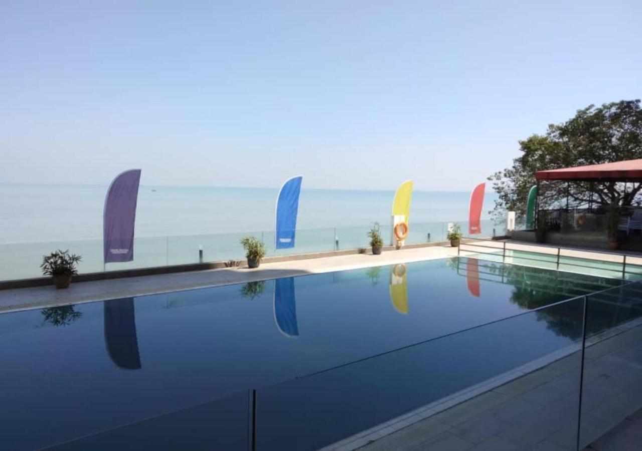 Hotel Sentral Seaview @ ​Beachfront Tanjung Bungah  Εξωτερικό φωτογραφία