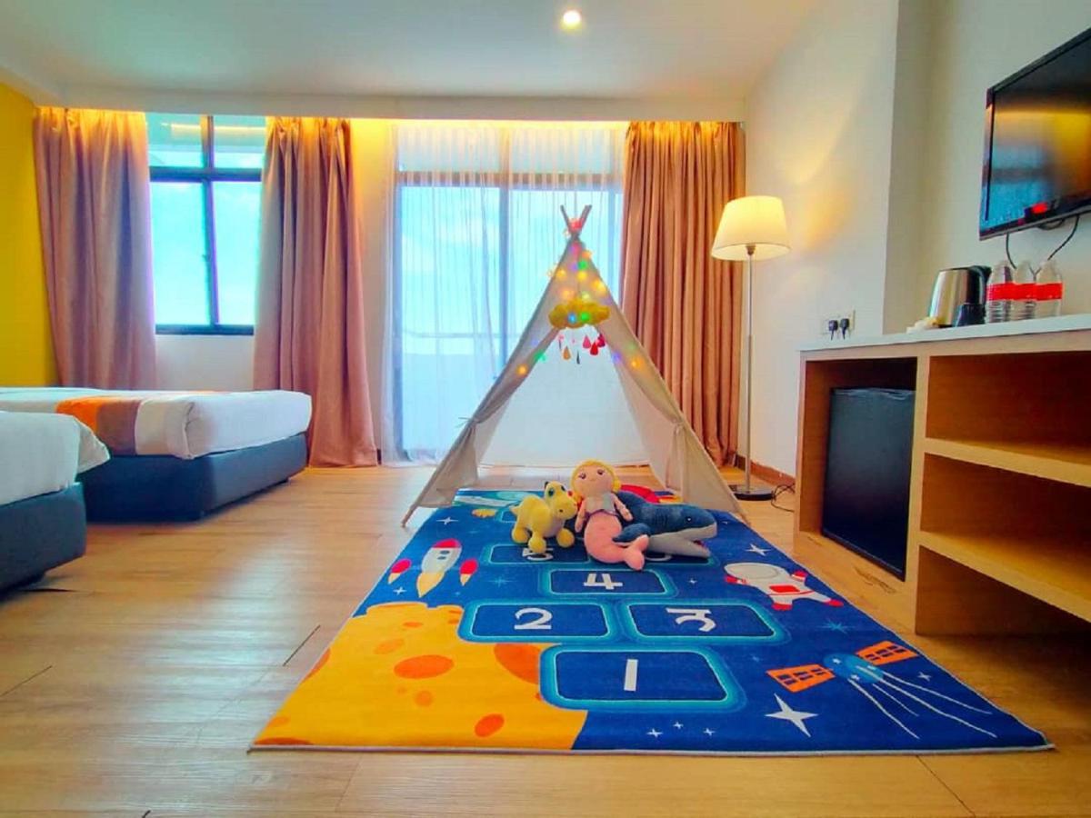 Hotel Sentral Seaview @ ​Beachfront Tanjung Bungah  Εξωτερικό φωτογραφία