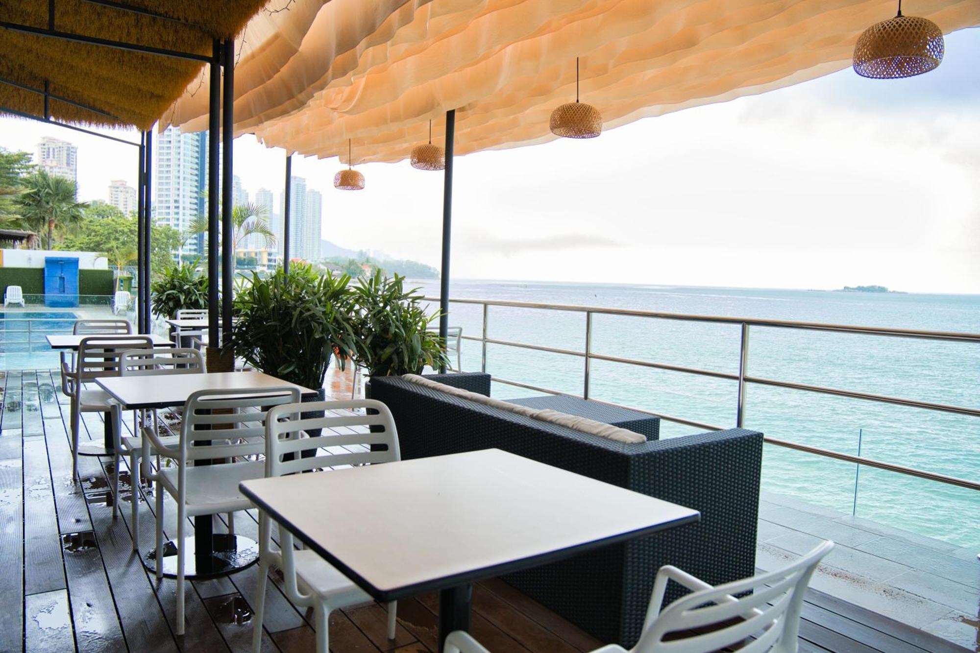 Hotel Sentral Seaview @ ​Beachfront Tanjung Bungah  Εξωτερικό φωτογραφία
