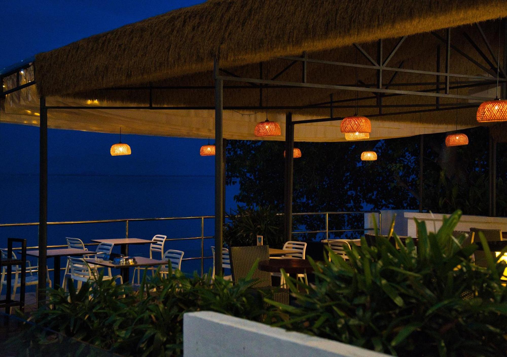 Hotel Sentral Seaview @ ​Beachfront Tanjung Bungah  Εξωτερικό φωτογραφία