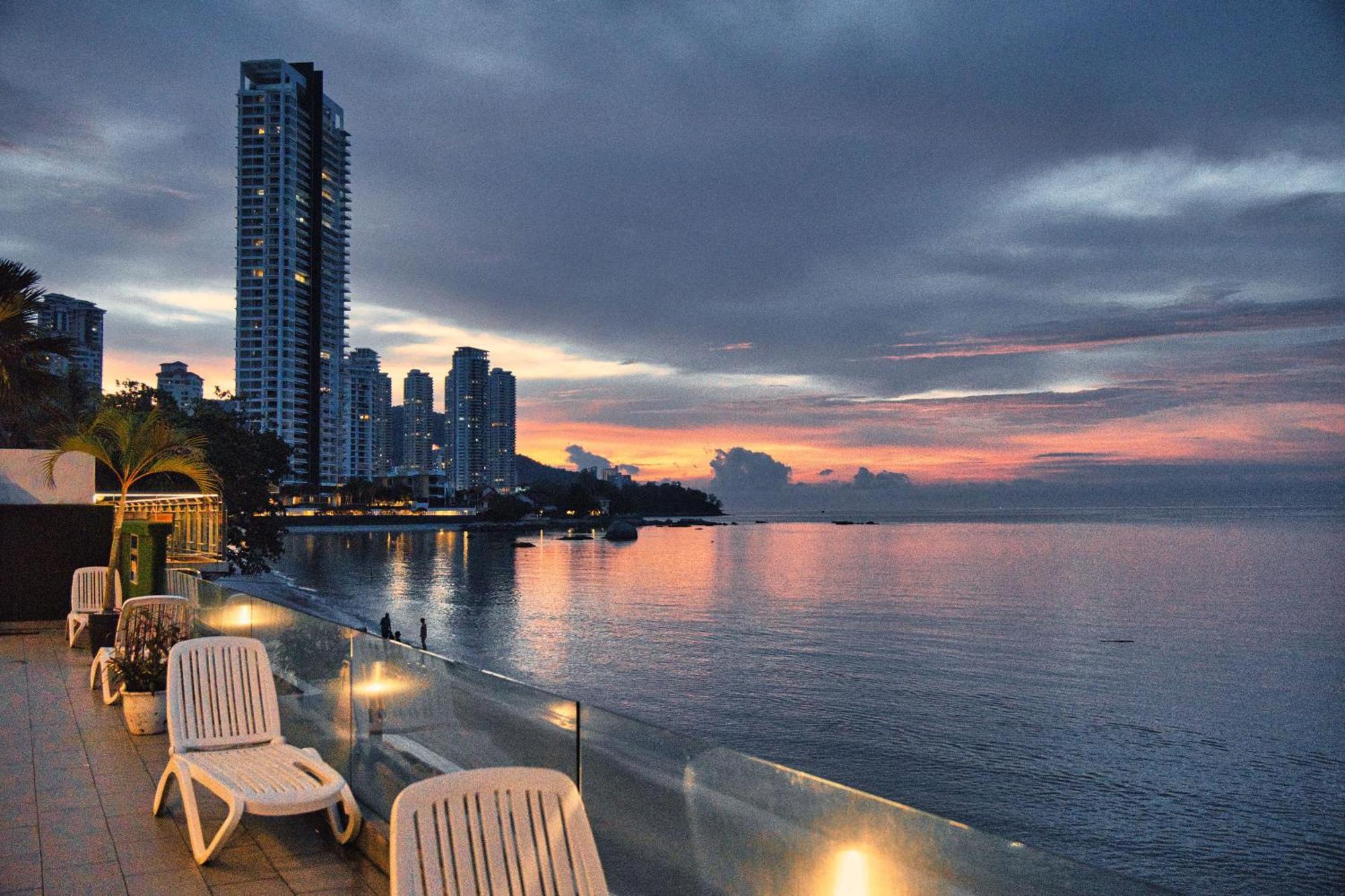 Hotel Sentral Seaview @ ​Beachfront Tanjung Bungah  Εξωτερικό φωτογραφία