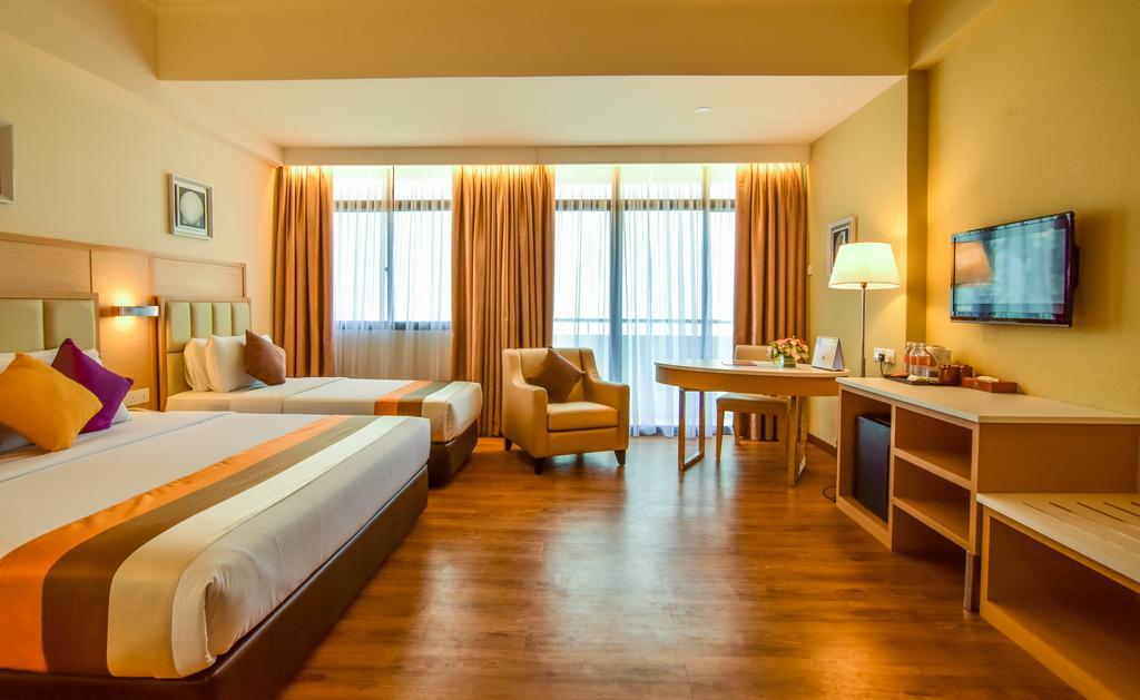 Hotel Sentral Seaview @ ​Beachfront Tanjung Bungah  Εξωτερικό φωτογραφία