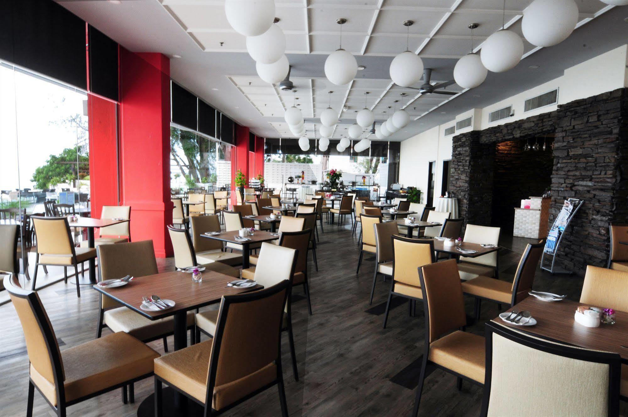 Hotel Sentral Seaview @ ​Beachfront Tanjung Bungah  Εξωτερικό φωτογραφία