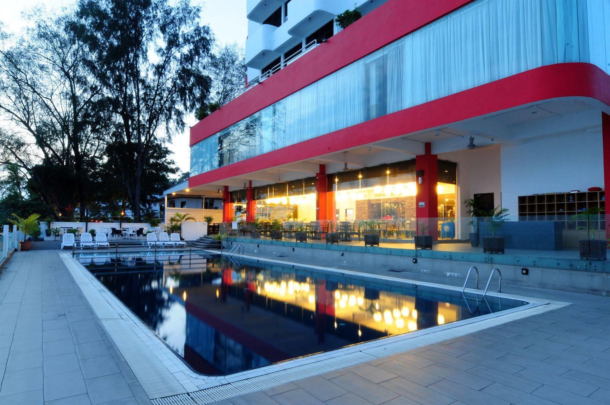 Hotel Sentral Seaview @ ​Beachfront Tanjung Bungah  Εξωτερικό φωτογραφία