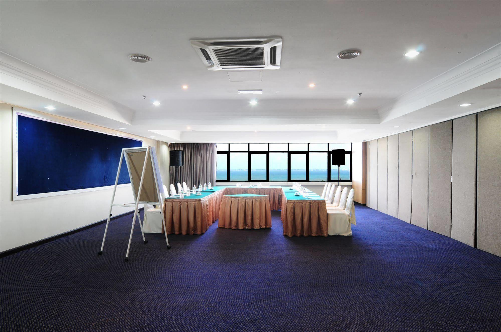 Hotel Sentral Seaview @ ​Beachfront Tanjung Bungah  Εξωτερικό φωτογραφία