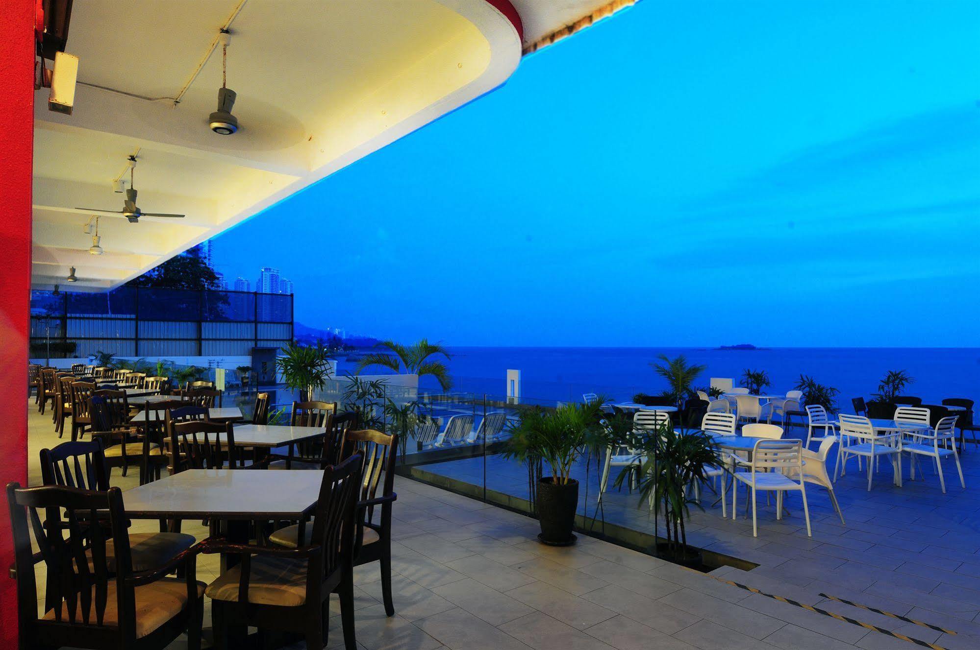 Hotel Sentral Seaview @ ​Beachfront Tanjung Bungah  Εξωτερικό φωτογραφία